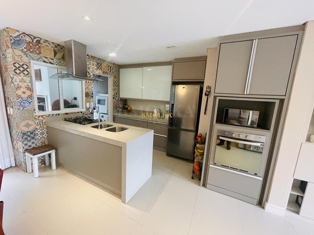 Casa em Condominio em Sambaqui