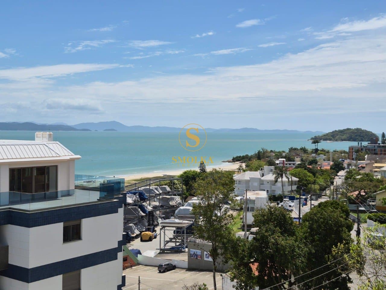 Apartamentos em Canajurê
