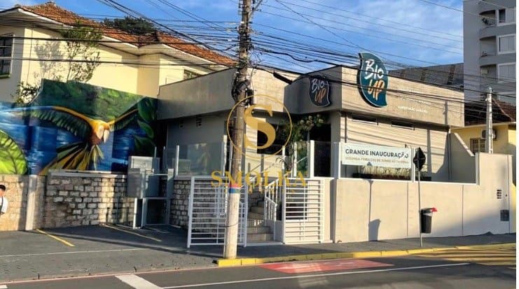 Casa comercial em Coqueiros