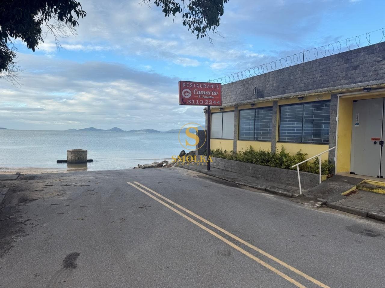 Casa comercial em Jardim Atlântico